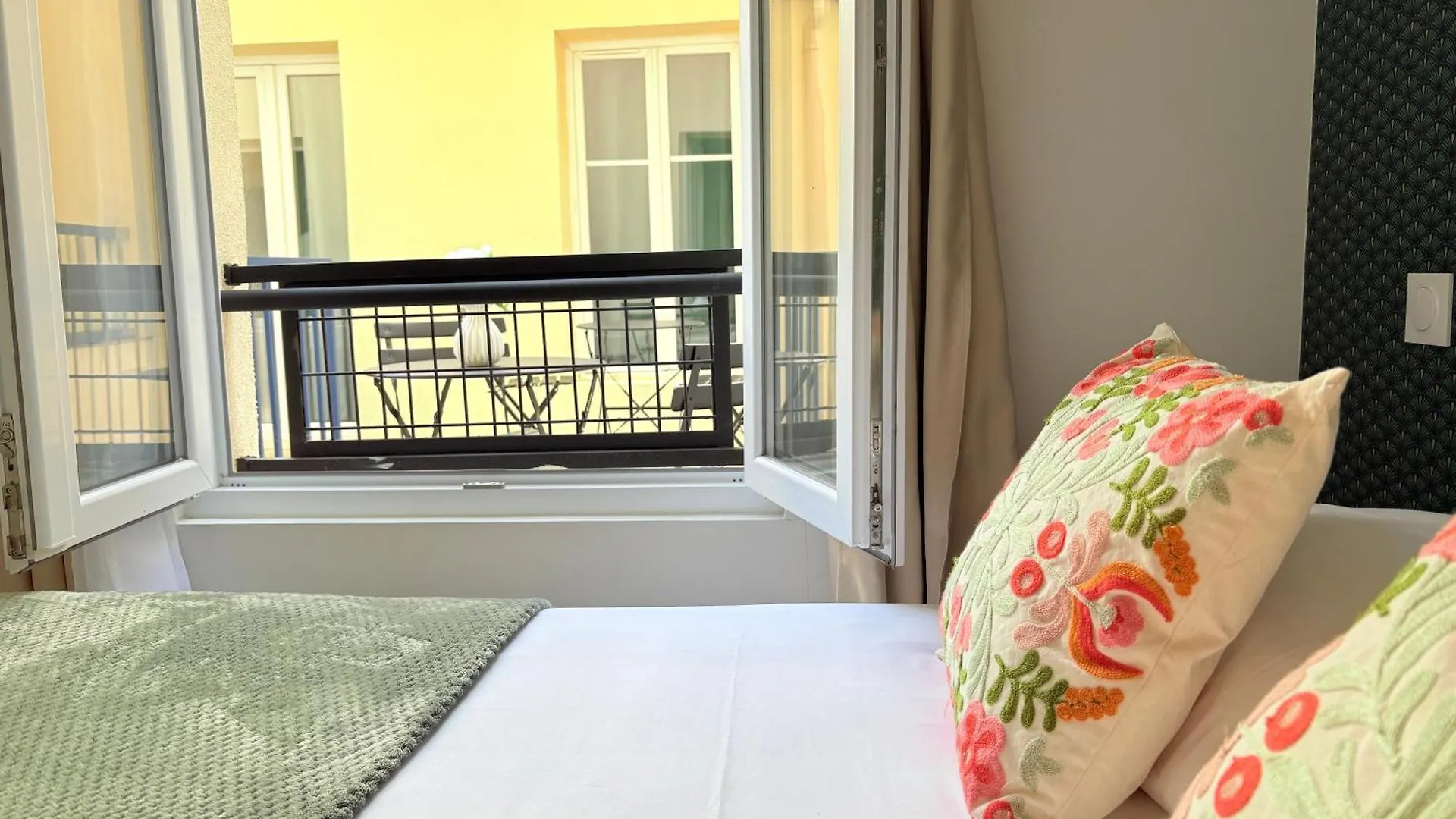 Moret Art Flats Trendy East Paris France