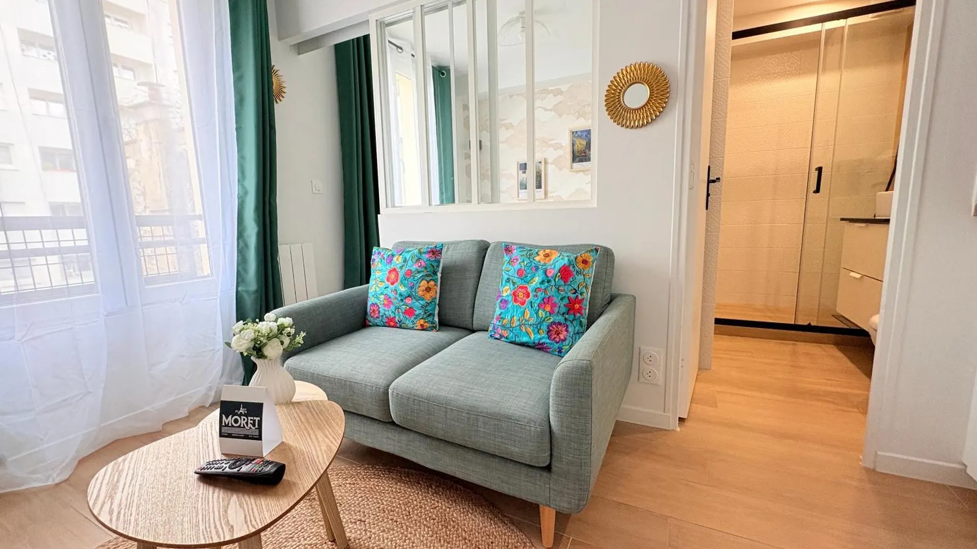 Moret Art Flats Trendy East Paris location