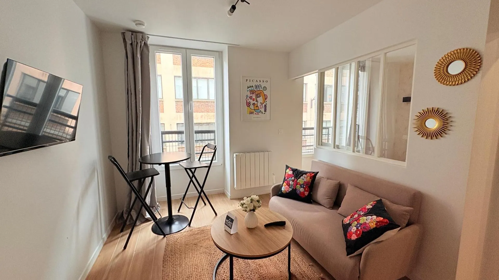 Moret Art Flats Trendy East Paris France